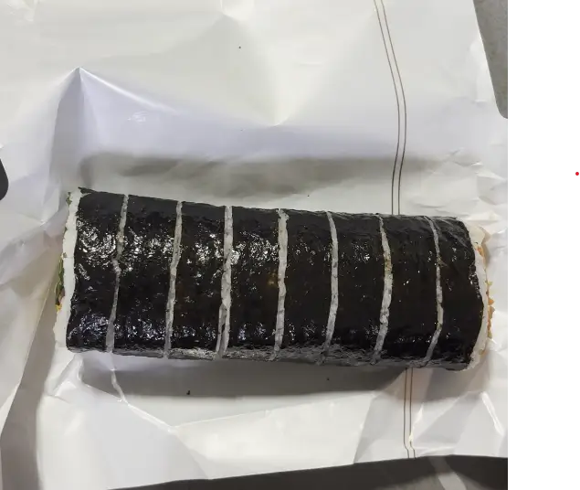 김김밥의기본 포장지벗긴모습