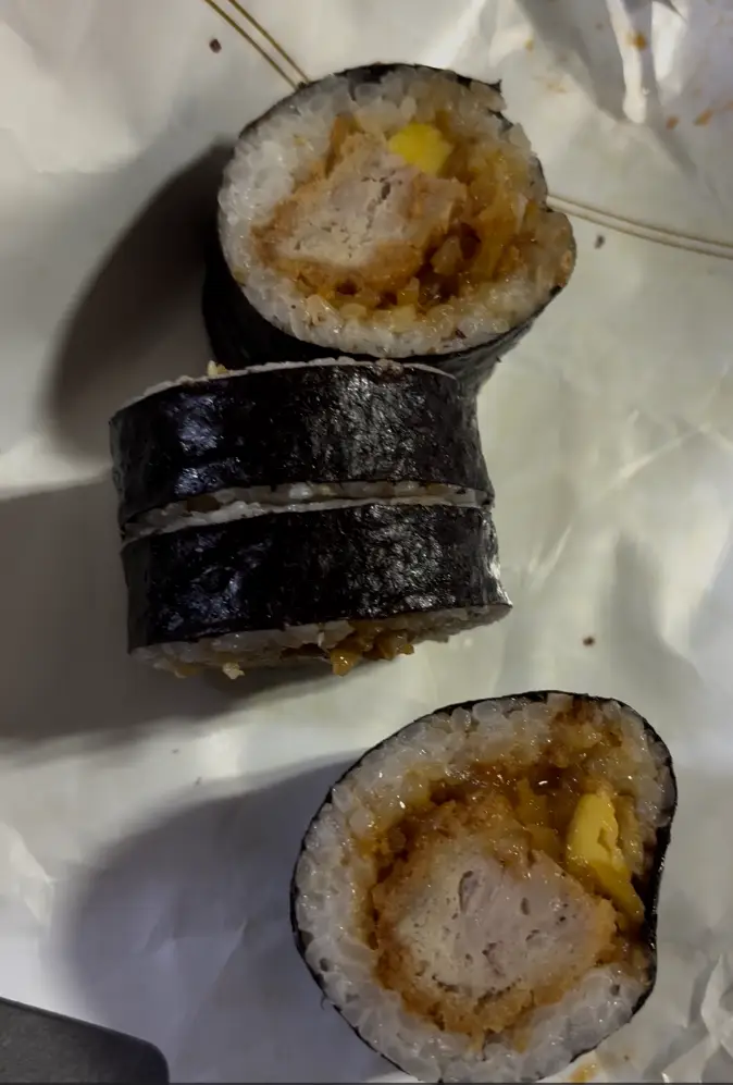 통돈까스김밥 내용물사진