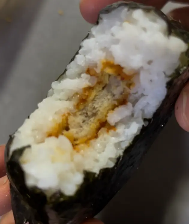 매콤돈까스빅삼각김밥 내용물사진