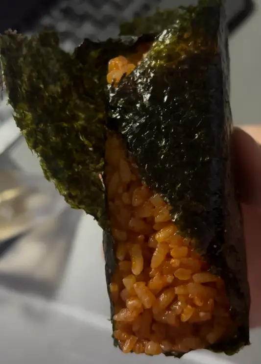 태양초고추장참치삼각김밥 포장벗긴모습