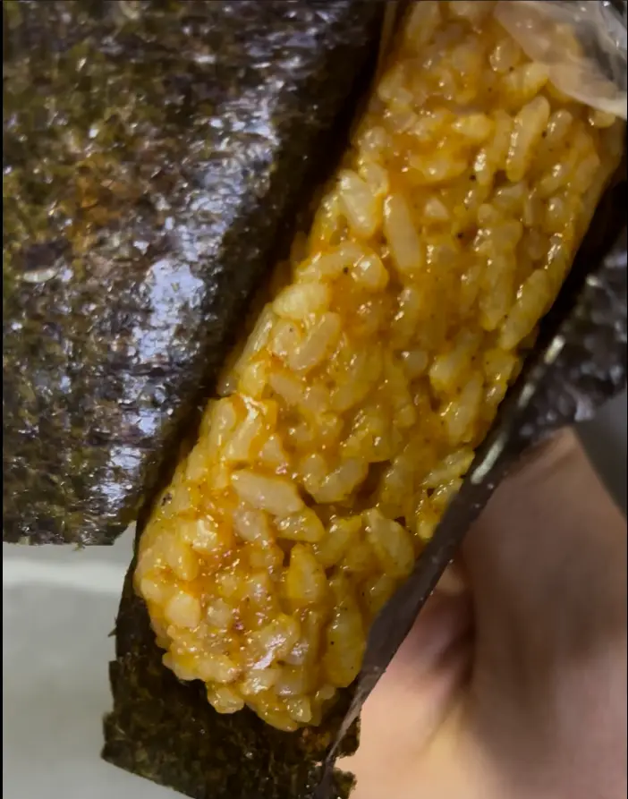 카레햄마요삼각김밥 밥알모습