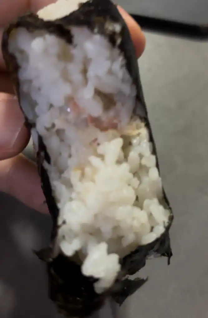 라이트참치마요삼각 토핑속사진