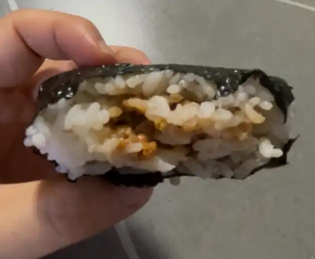 삼각소프트치킨마요 내용물토핑사진